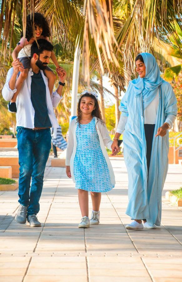 Bay La Sun Hotel And Marina - Emaar King Abdullah Economic City Экстерьер фото A Bahraini family