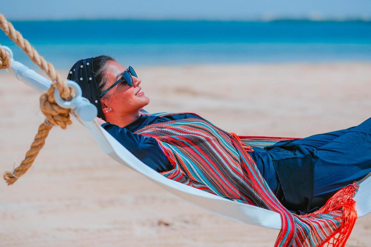 Bay La Sun Hotel And Marina - Emaar King Abdullah Economic City Экстерьер фото A woman relaxing in a hammock