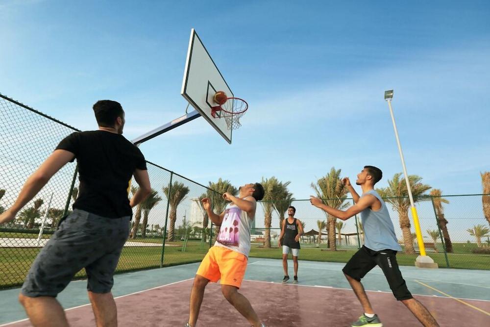 Bay La Sun Hotel And Marina - Emaar King Abdullah Economic City Экстерьер фото Basketball in Al-Shaab