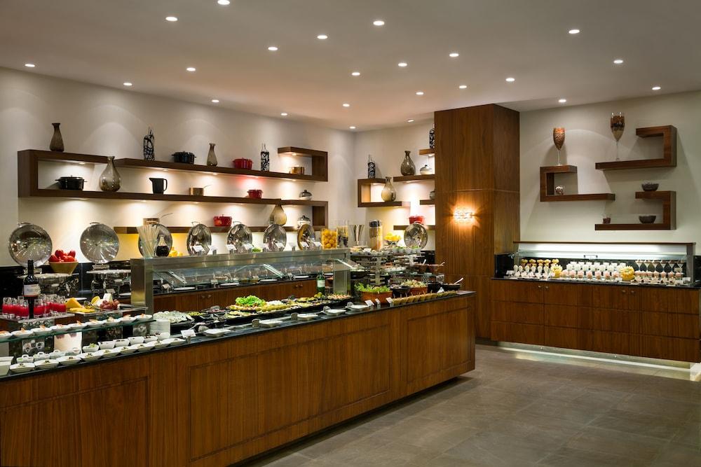 Bay La Sun Hotel And Marina - Emaar King Abdullah Economic City Экстерьер фото The buffet at the hotel