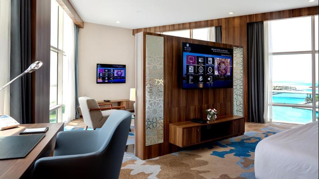 Bay La Sun Hotel And Marina - Emaar King Abdullah Economic City Экстерьер фото A suite at the Atlantis Paradise Island